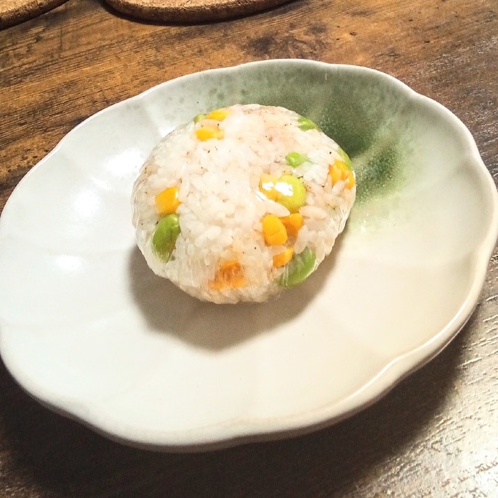 冷凍むきえだまめ&コーンDeバターおにぎり